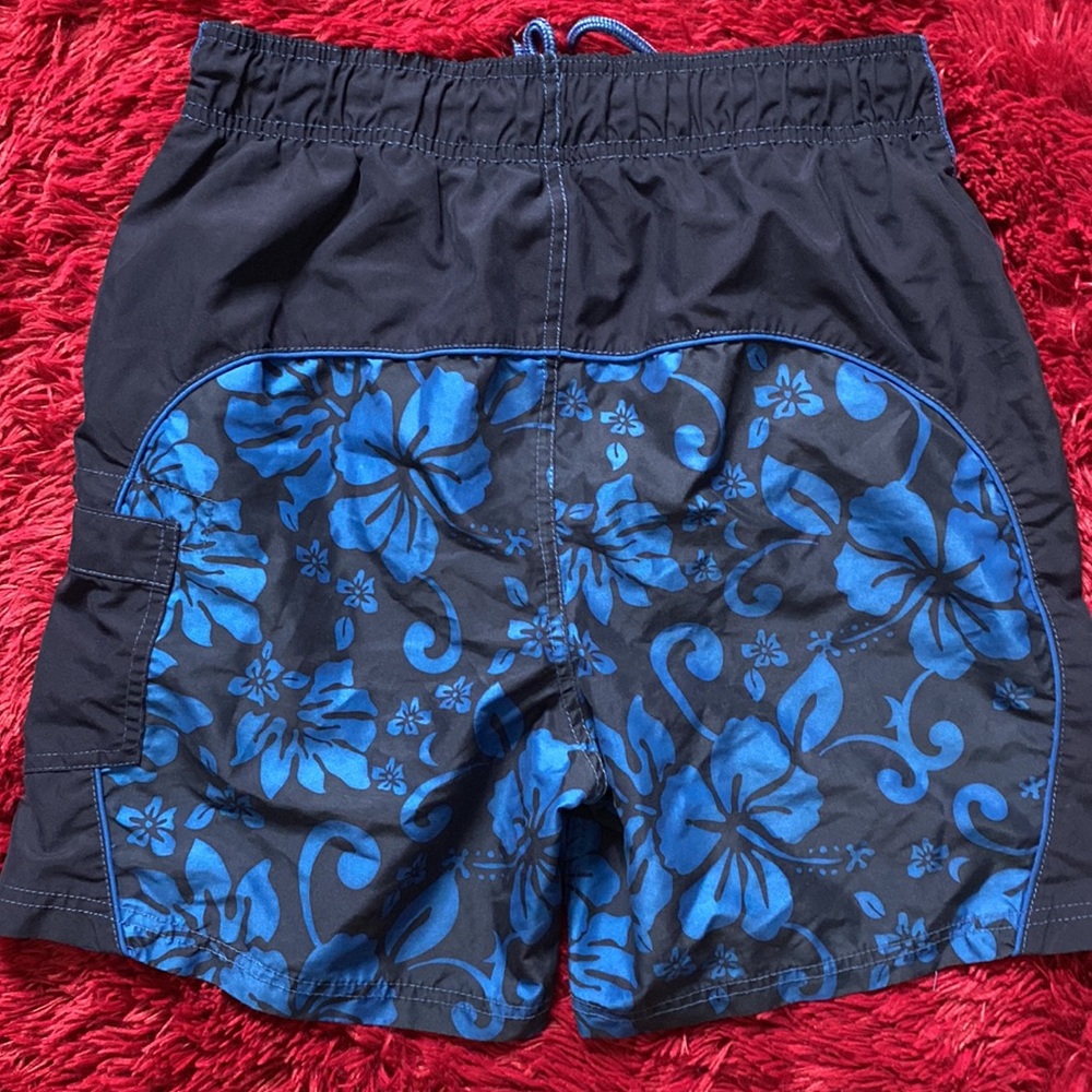 Dark navy hibiscus swim trunks 🌺 - Picture 6 of 11
